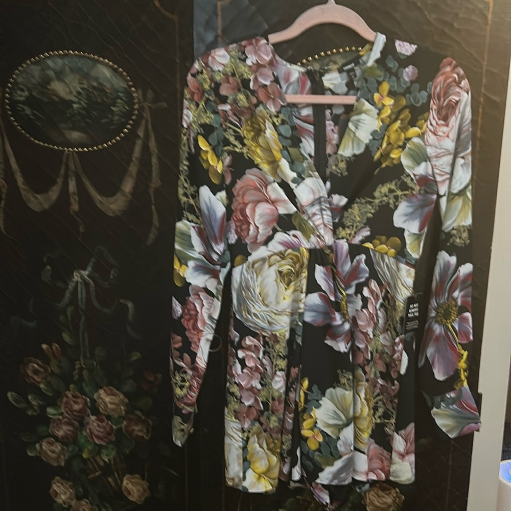 NWT Express black floral romper. Zipper back. Size XS.